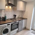 Victoria House - 3 Bedrooms, 3 Bathrooms By Cliftonvalley Apartments