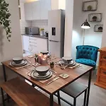 Victoria House - 3 Bedrooms, 3 Bathrooms By Cliftonvalley Apartments