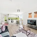 Stunning City Penthouse - Rooftop Balcony - City Views