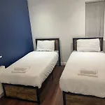 Work-Play Stylish, Speedwell Apartment, Free Parking