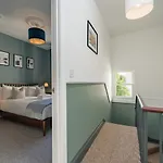 Clifton Town House With Cinema Room Perfect For Groups, Families, Friends Hens & Stags!
