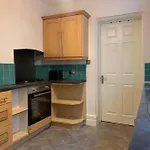 Central 2 Bed Flat With Off Street-Parking