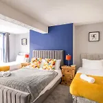 Central, Contractors, Families, Free Parking By Prescott Apartments