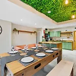 Hanham Homestead - Hot Tub Escape