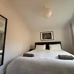 Central 2 Bed Flat With Off Street-Parking