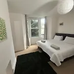 Central 2 Bed Flat With Off Street-Parking
