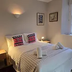 Cosy And Quiet Garden Flat