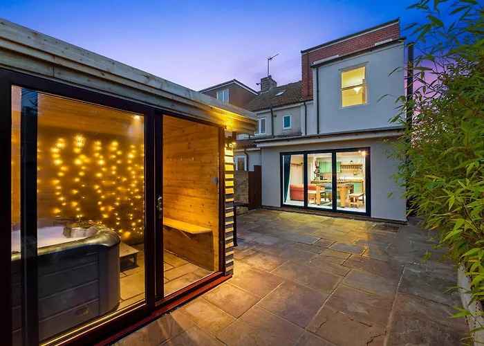 Hanham Homestead - Hot Tub Escape