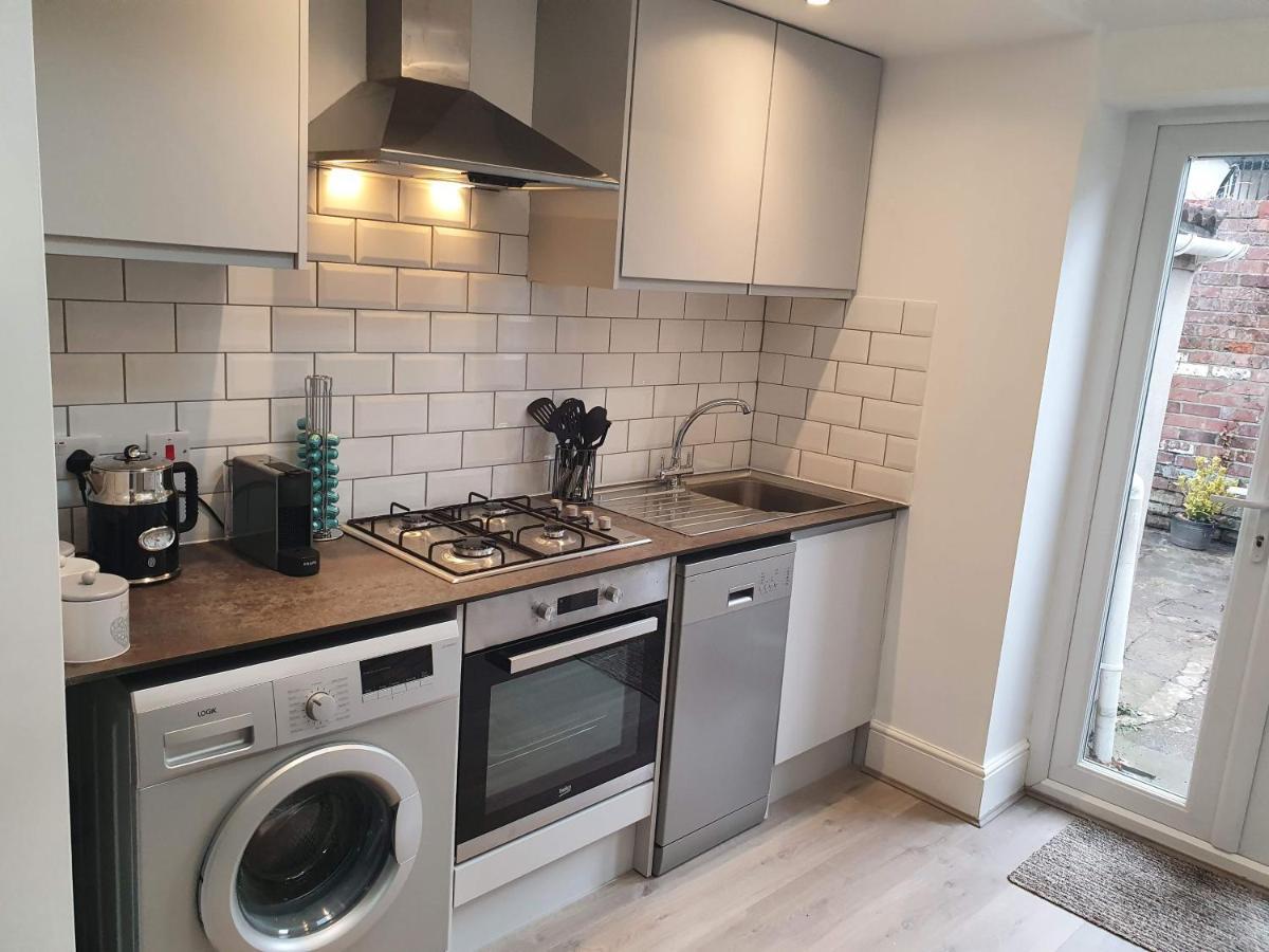 Holiday home Victoria House - 3 Bedrooms, 3 Bathrooms By Cliftonvalley *