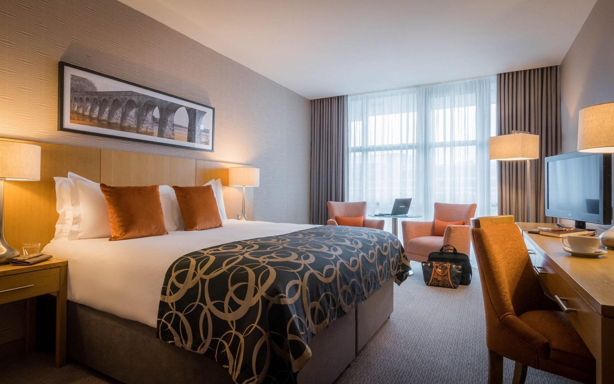Clayton Hotel 4*