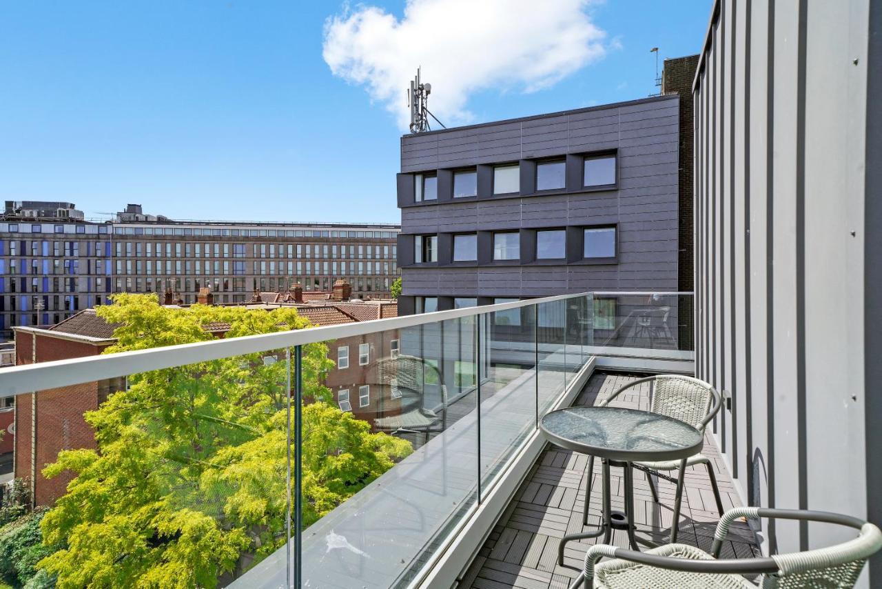 Stunning Penthouse - Rooftop Balcony - Views Apartment *
