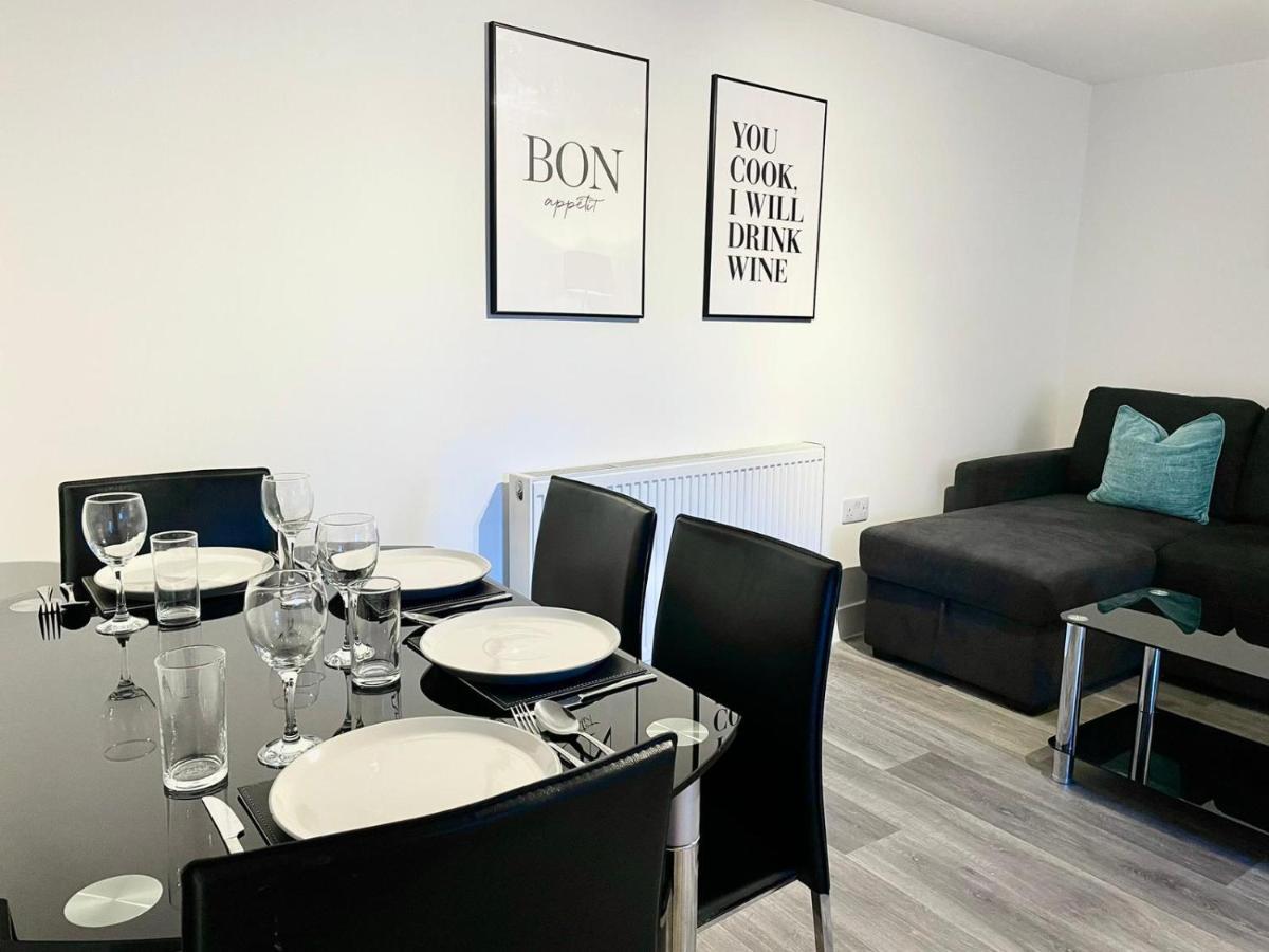 *modern & Stylish 2 Double Bedroom-free Parking!* *