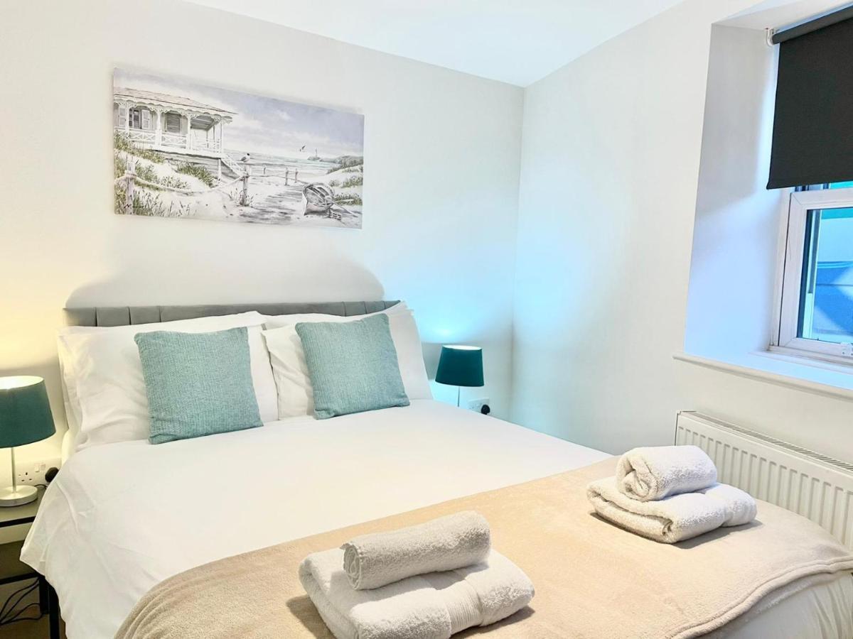 *modern & Stylish 2 Double Bedroom-free Parking!* *