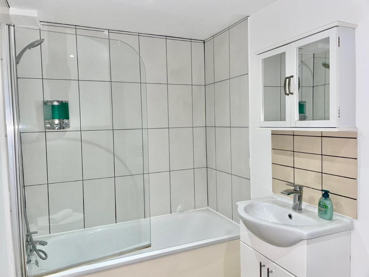 *modern & Stylish 2 Double Bedroom-free Parking!* Apartment *