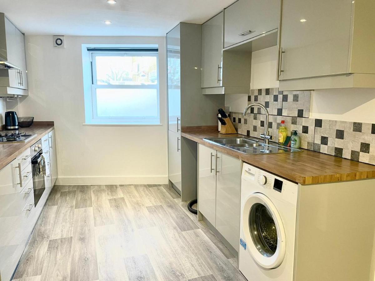 *modern & Stylish 2 Double Bedroom-free Parking!* * Bristol