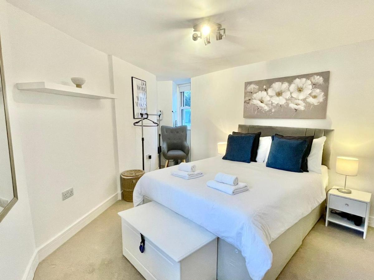 *modern & Stylish 2 Double Bedroom-free Parking!*