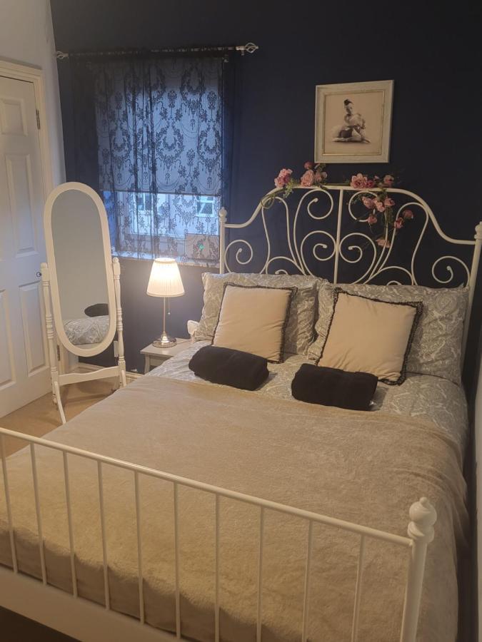 Romantic In The Heart Of *