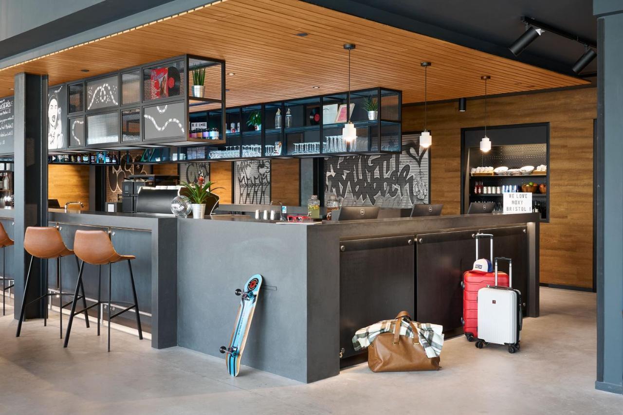 Moxy 3*