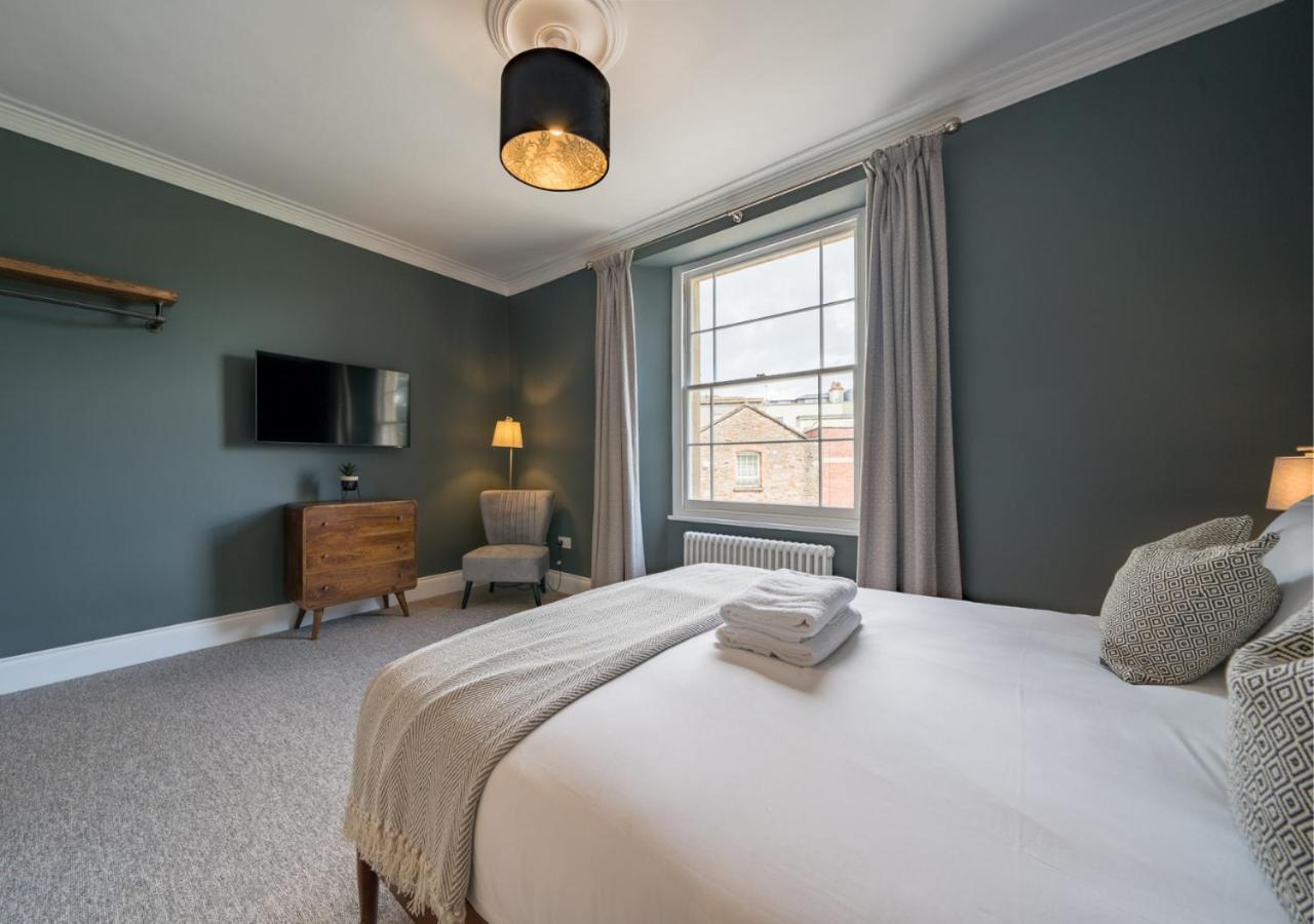 Clifton Town House With Cinema Perfect For Groups, Families, Friends Hens & Stags! Holiday home *