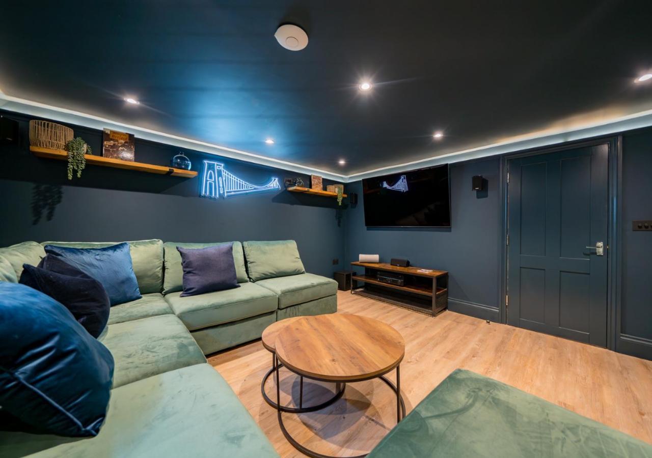 Clifton Town House With Cinema Perfect For Groups, Families, Friends Hens & Stags! Holiday home Bristol