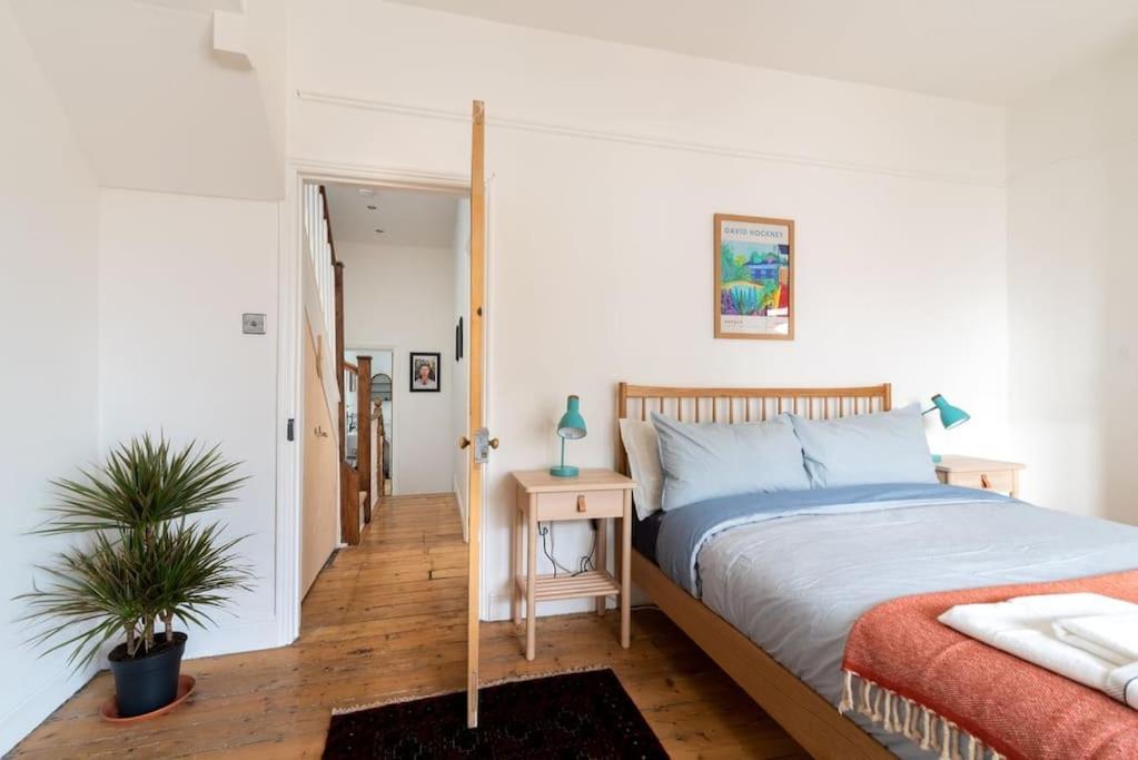Arty House With Garden In Holiday home