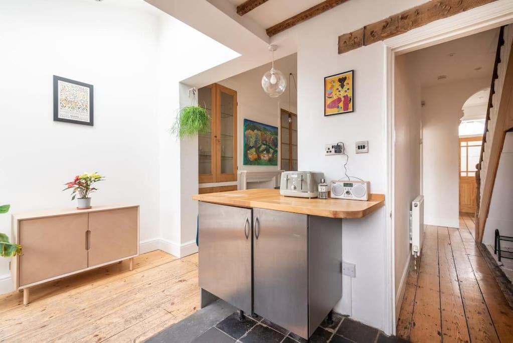 Holiday home Arty House With Garden In Bristol