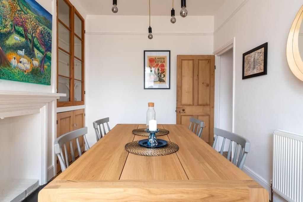 Arty House With Garden In Holiday home