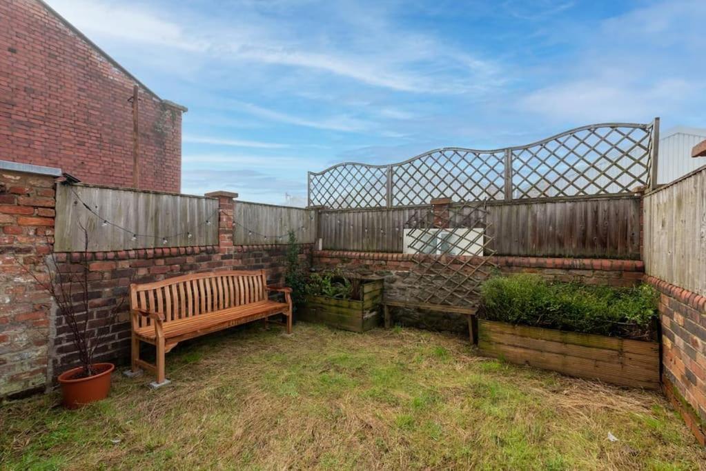 Arty House With Garden In Holiday home *