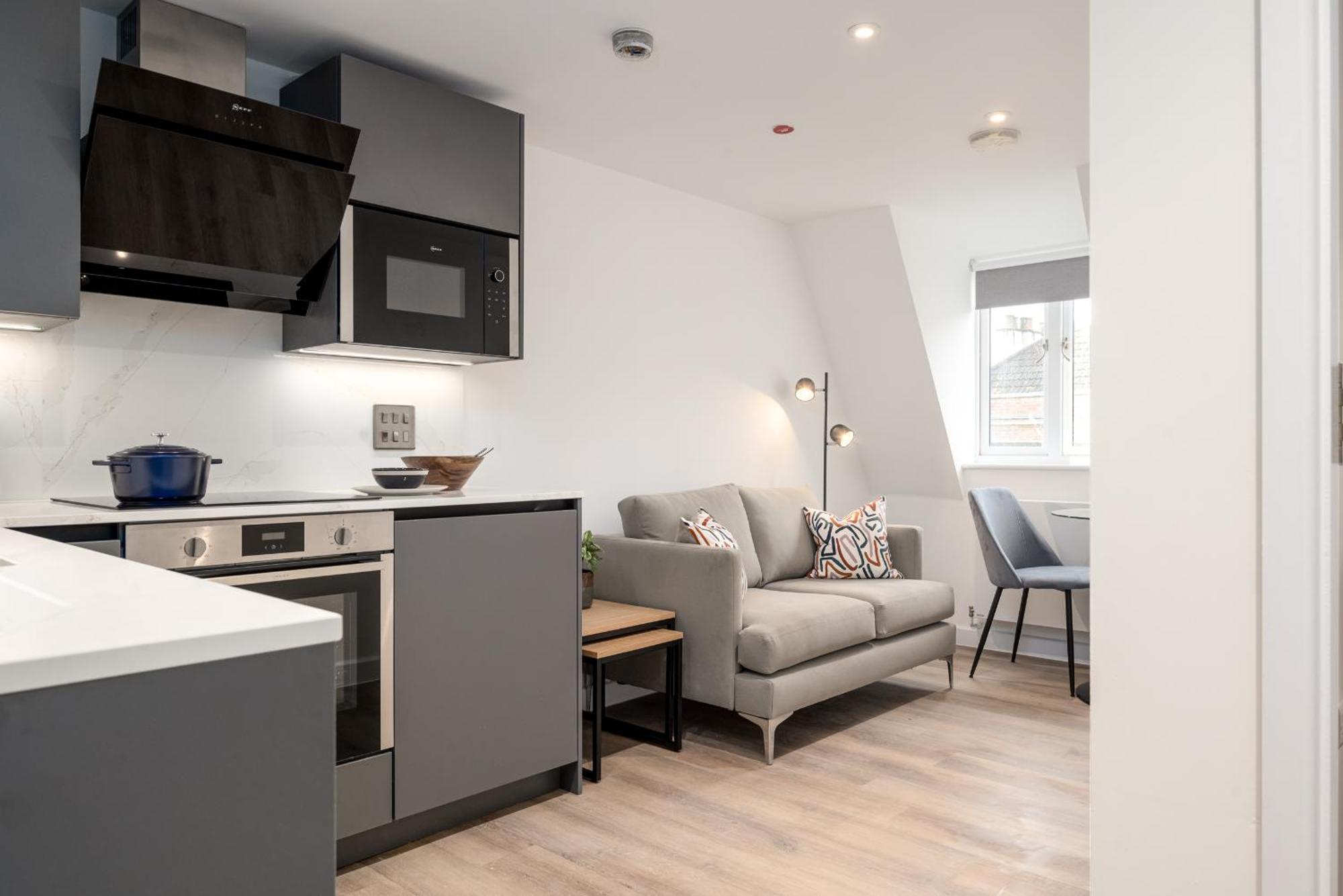 48 Park Street Apartment