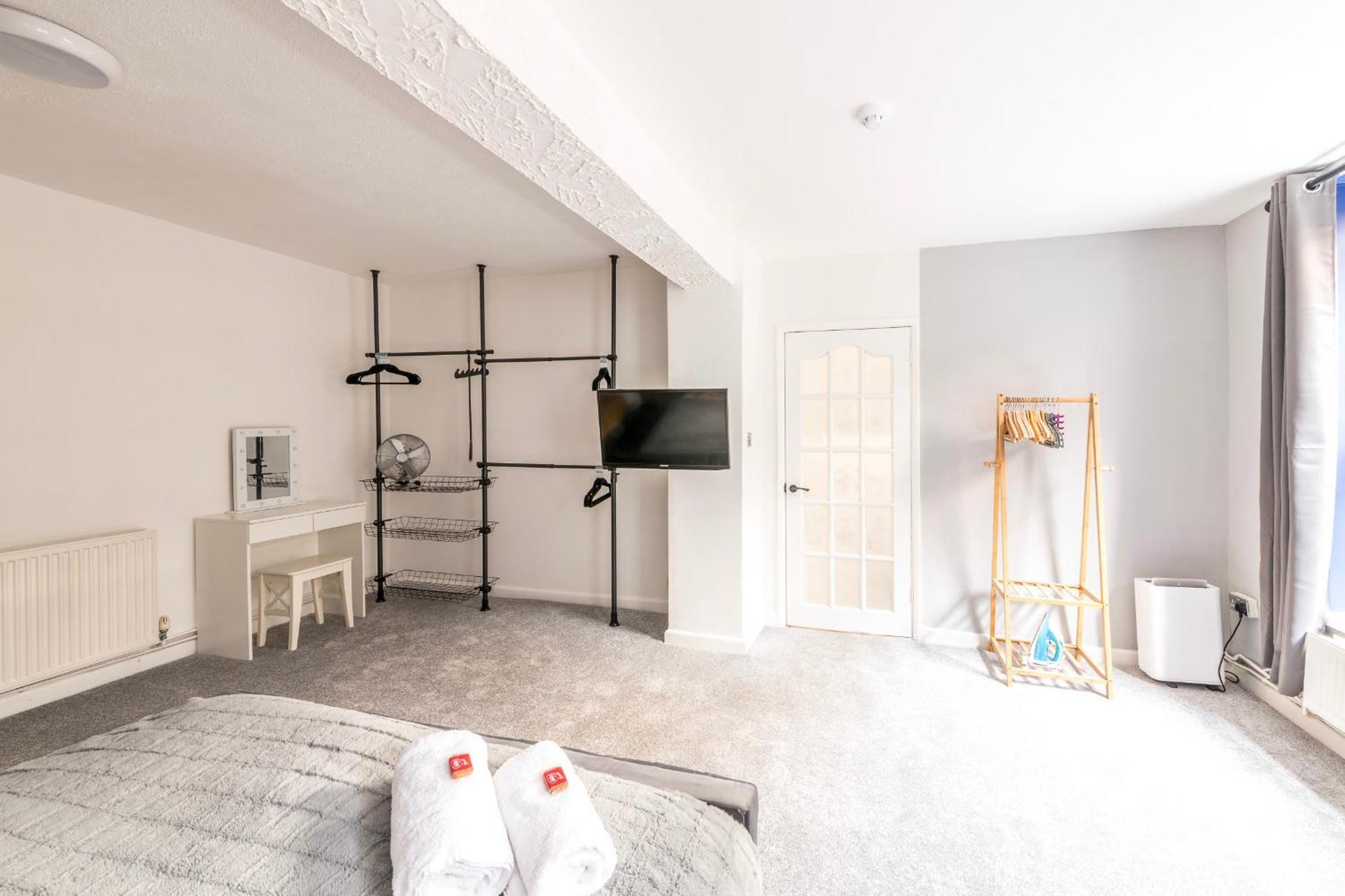 Apartment Central, Contractors, Families, Free Parking By Prescott Apartments Bristol