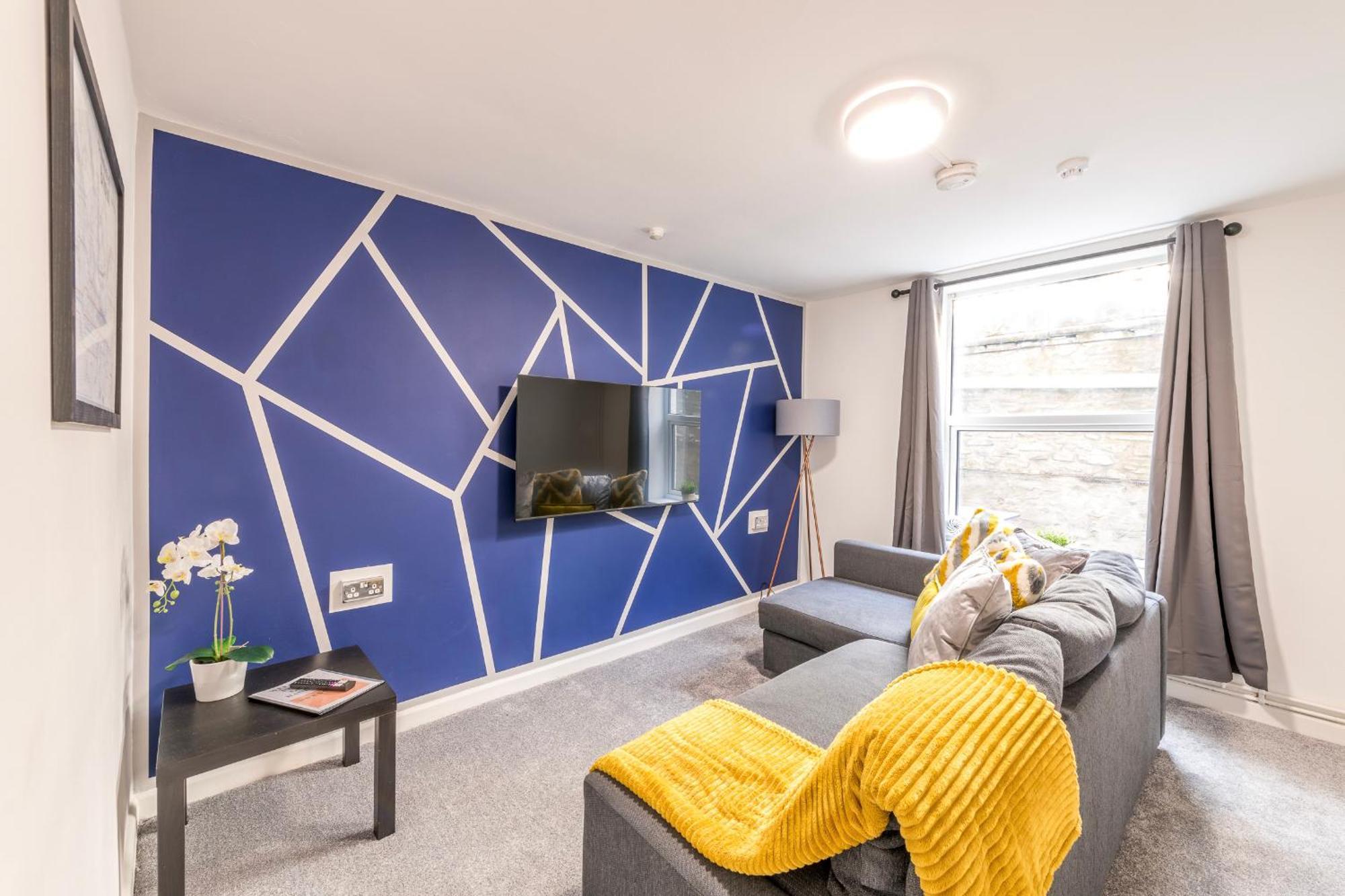 Central, Contractors, Families, Free Parking By Prescott Apartments
