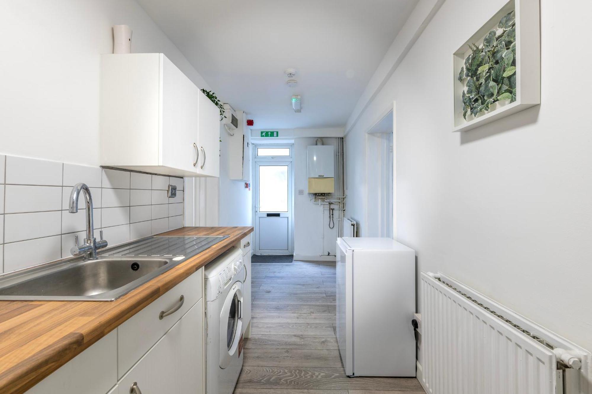 Apartment Central, Contractors, Families, Free Parking By Prescott Apartments *