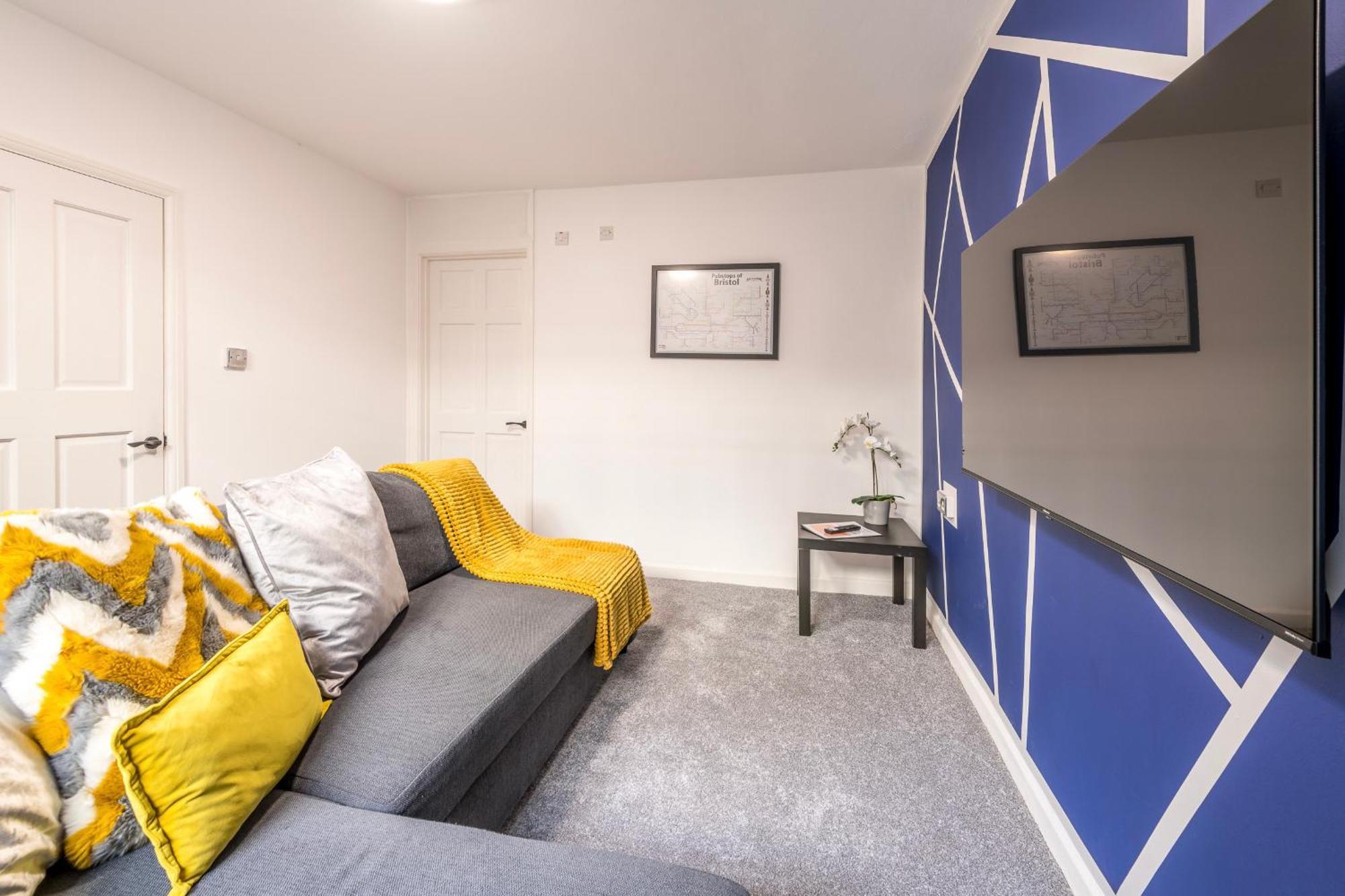 Central, Contractors, Families, Free Parking By Prescott Apartments *