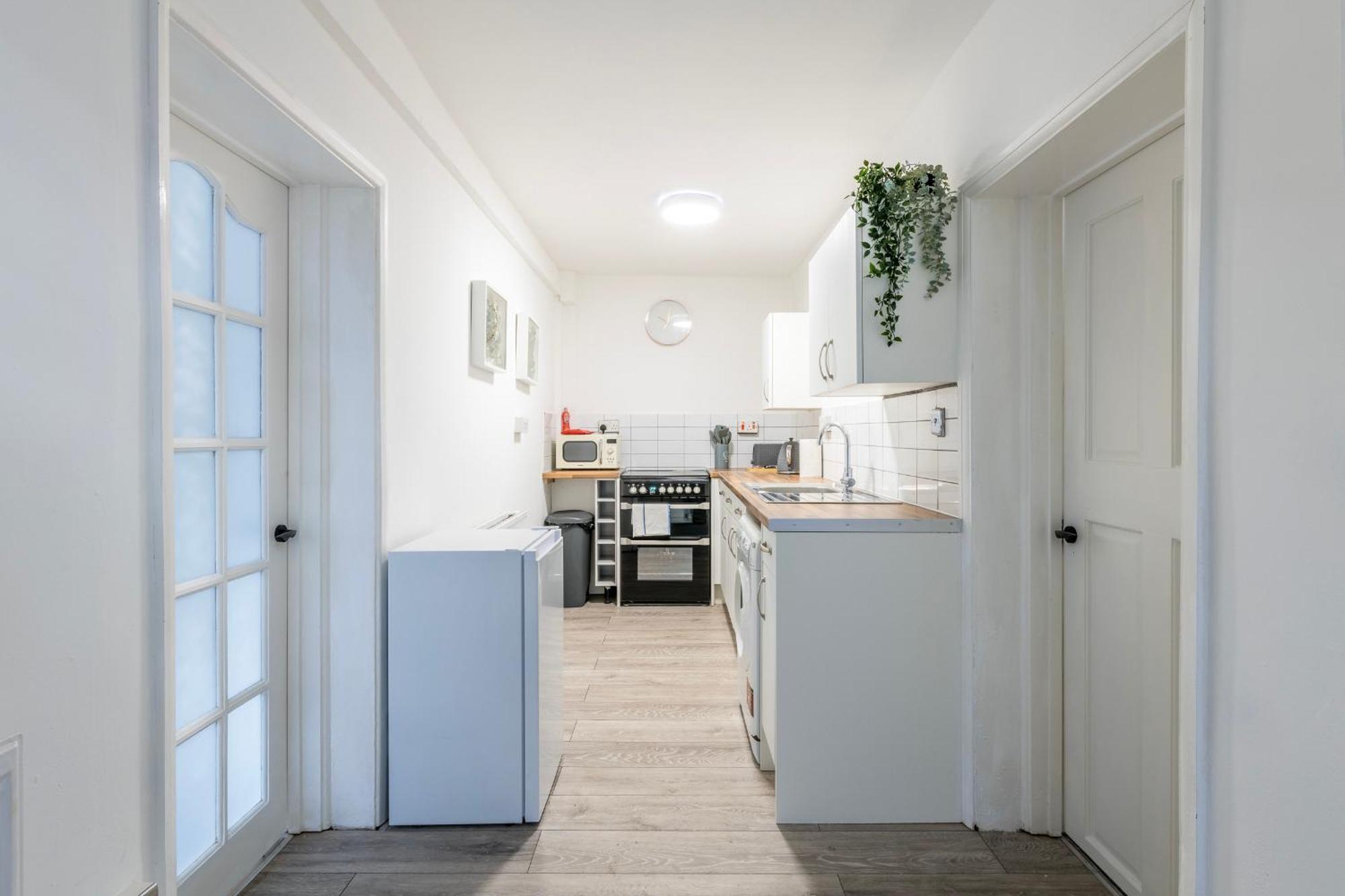 Central, Contractors, Families, Free Parking By Prescott Apartments * Bristol