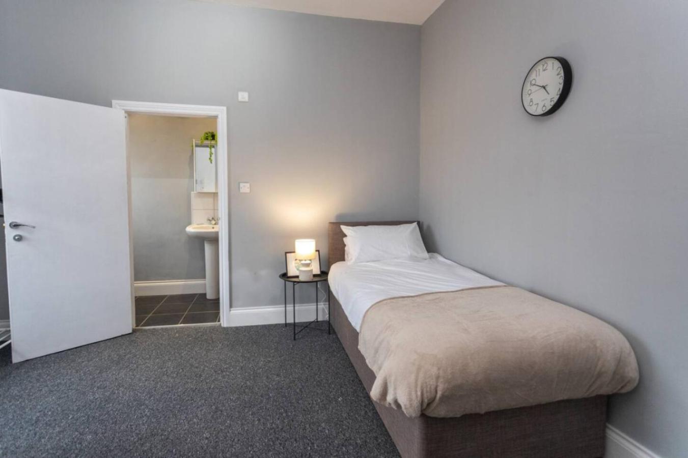 Rd B - Location Long By Shortstayuk Apartment *
