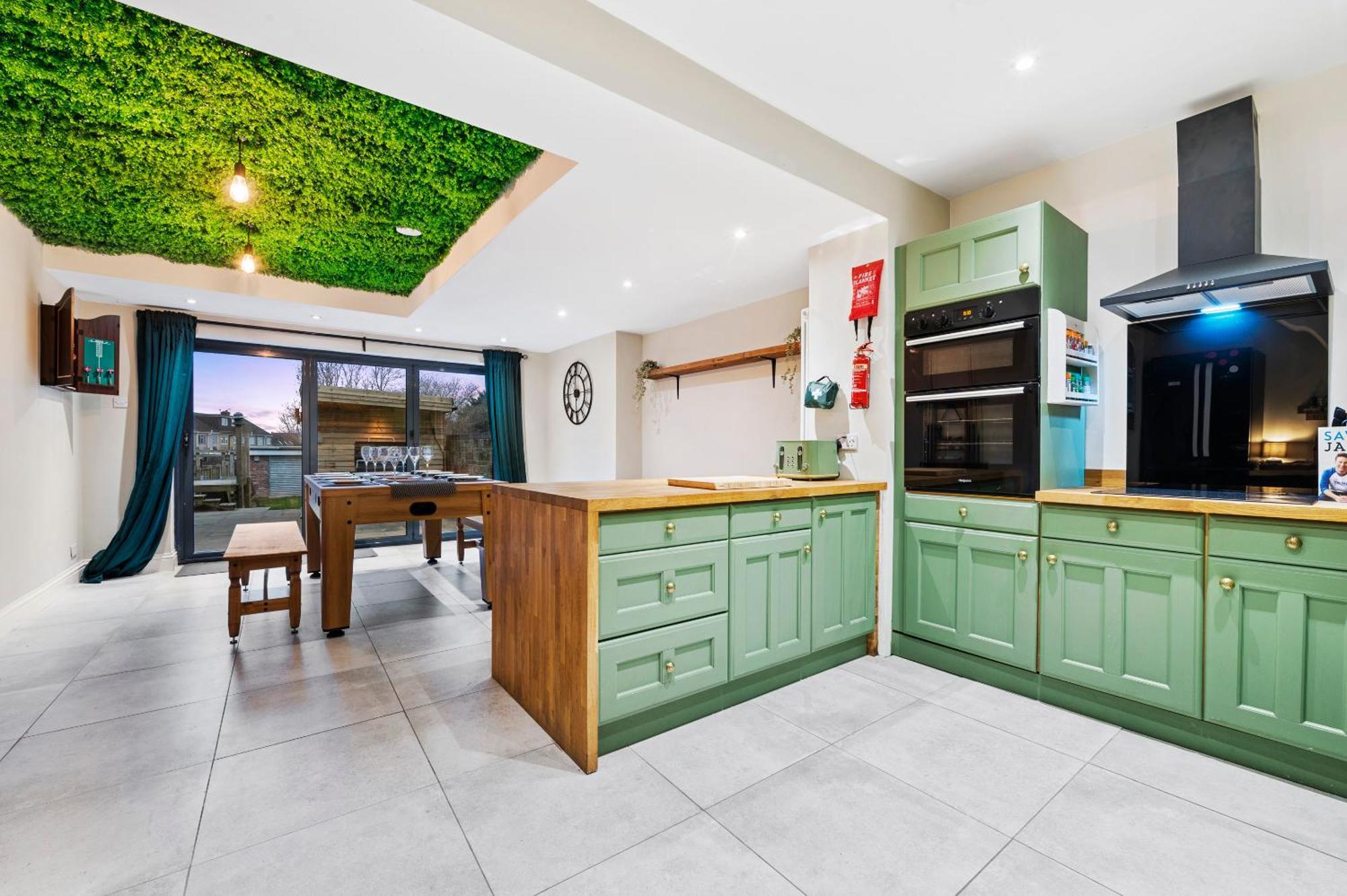 Hanham Homestead - Hot Tub Escape