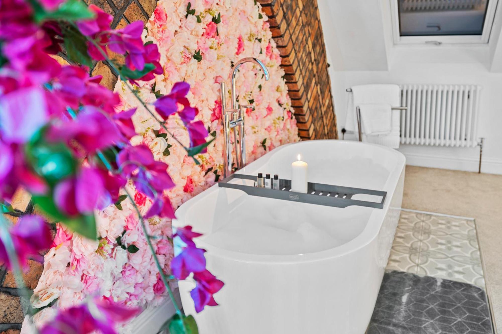Hanham Homestead - Hot Tub Escape