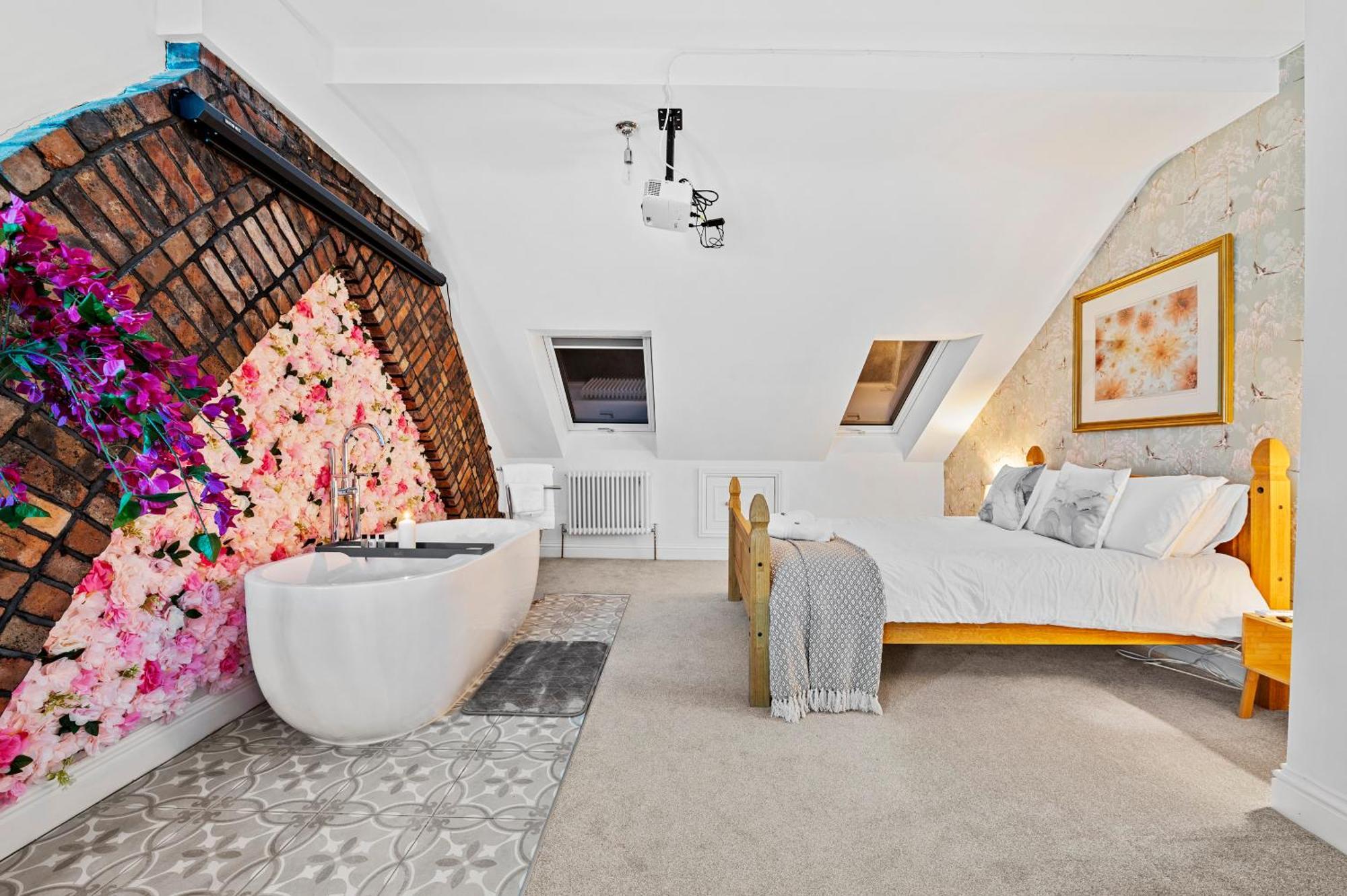 Hanham Homestead - Hot Tub Escape