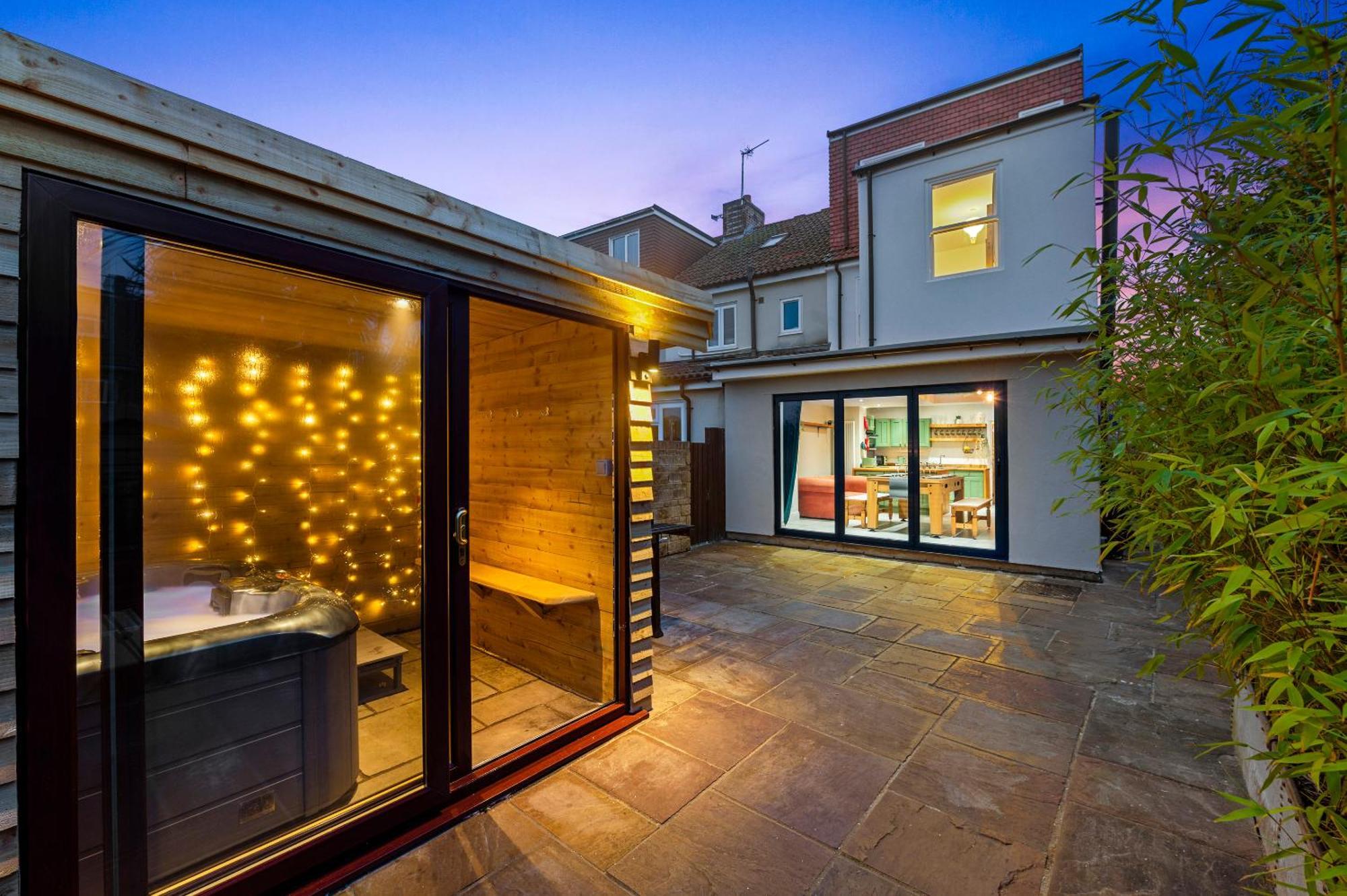 Hanham Homestead - Hot Tub Escape