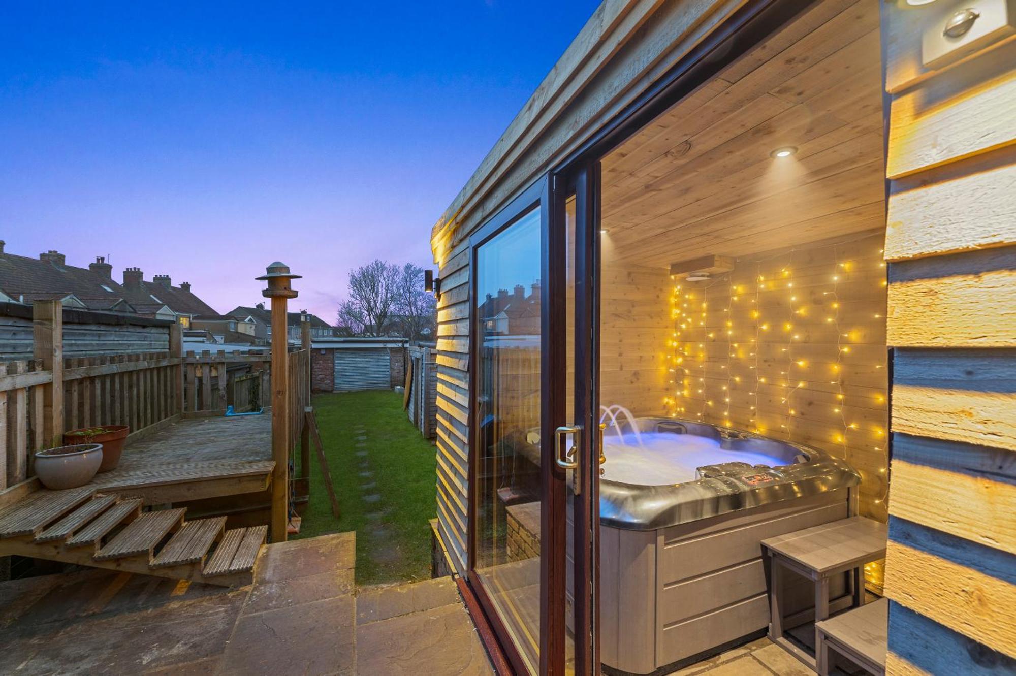 Hanham Homestead - Hot Tub Escape Villa