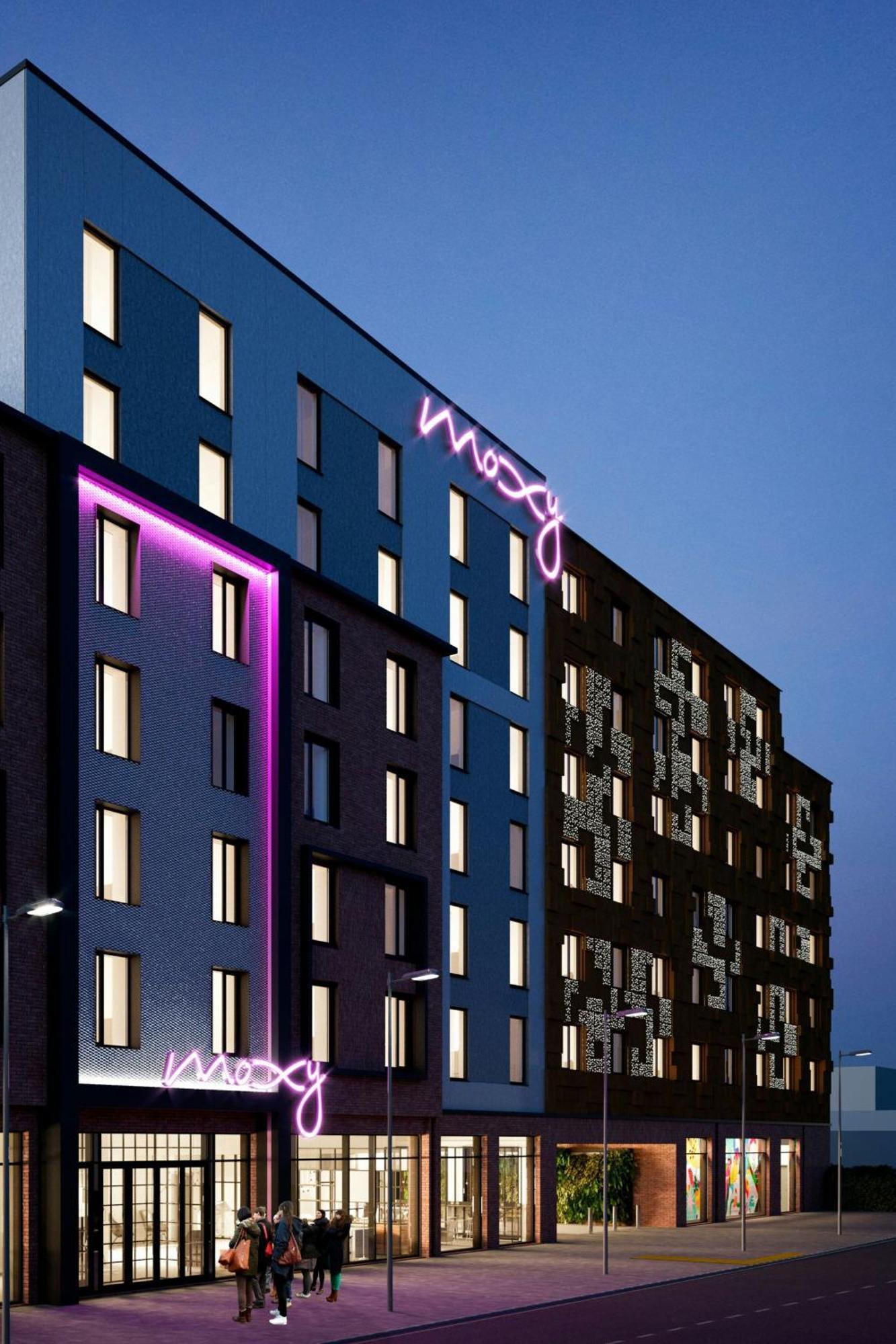 Moxy 3*