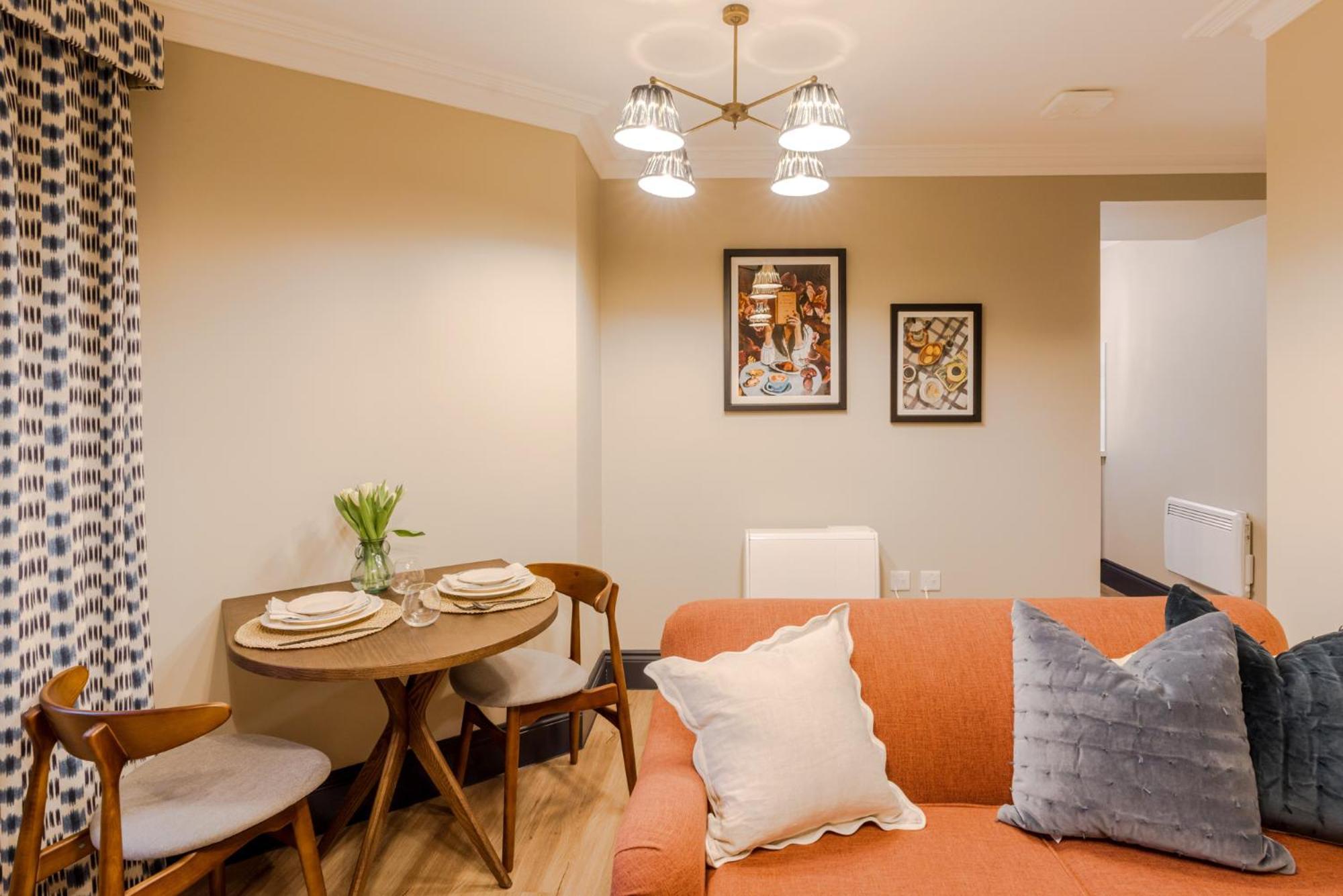 Pembroke House I Your Apartment *