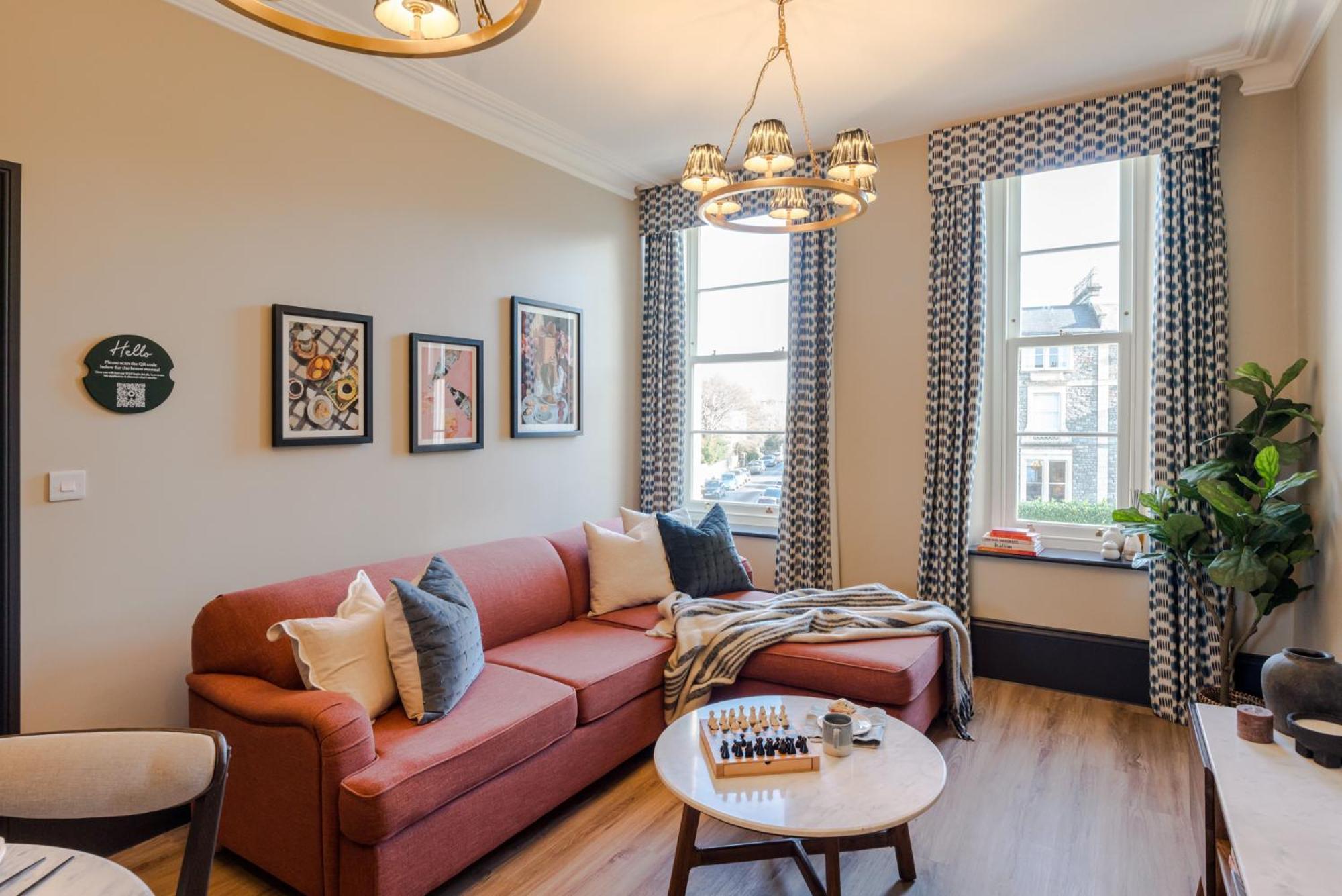 Pembroke House I Your Apartment
