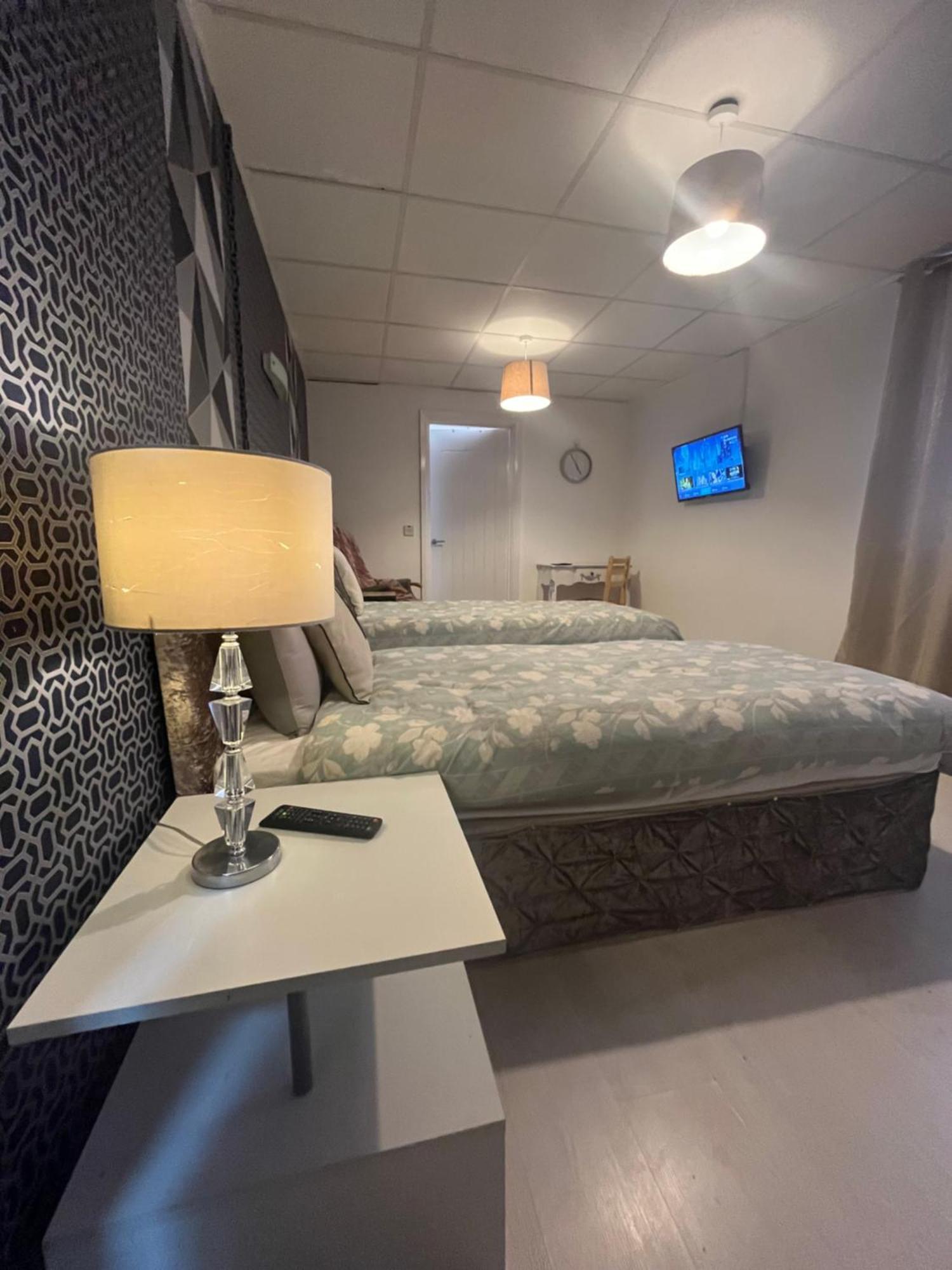 Executive 3 Near Southmead Hospital On Bathroom * Bristol