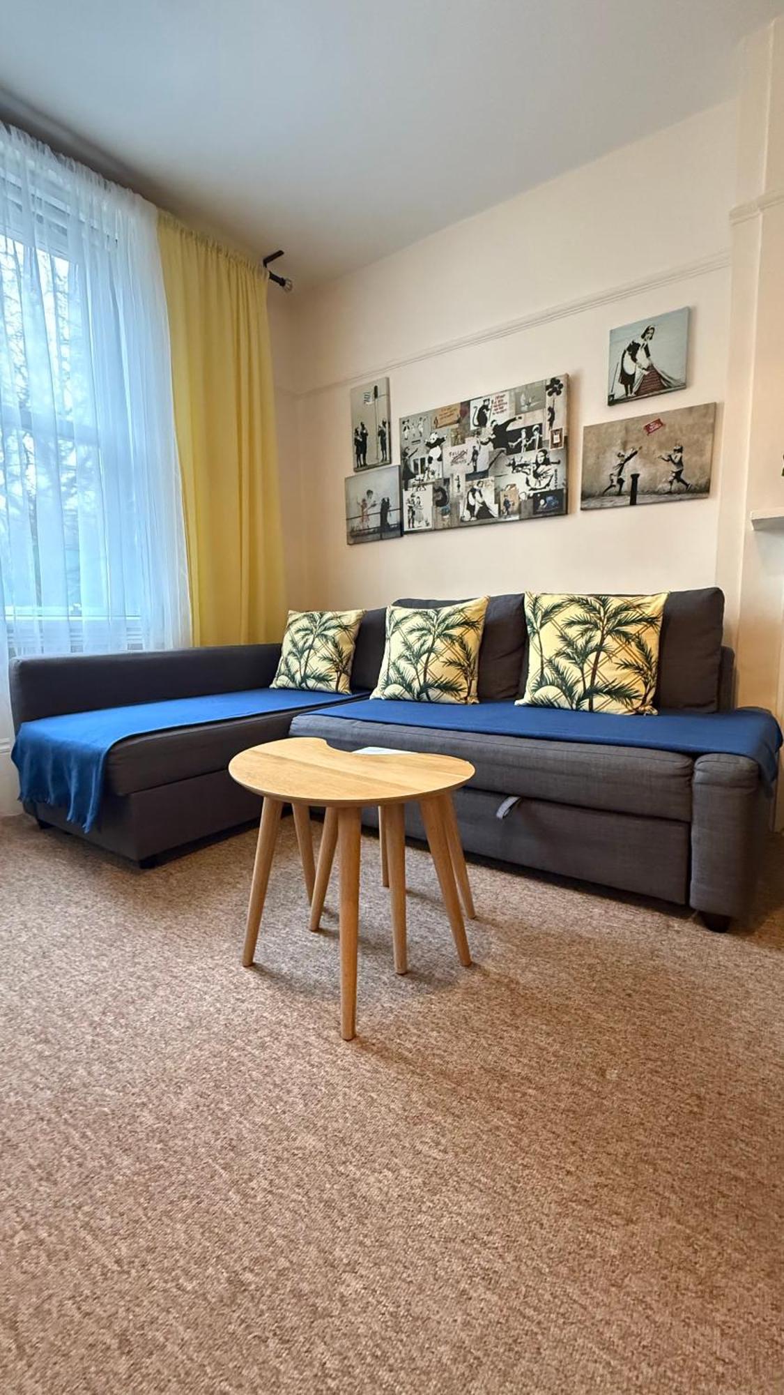 Located One Bedroom Bristol