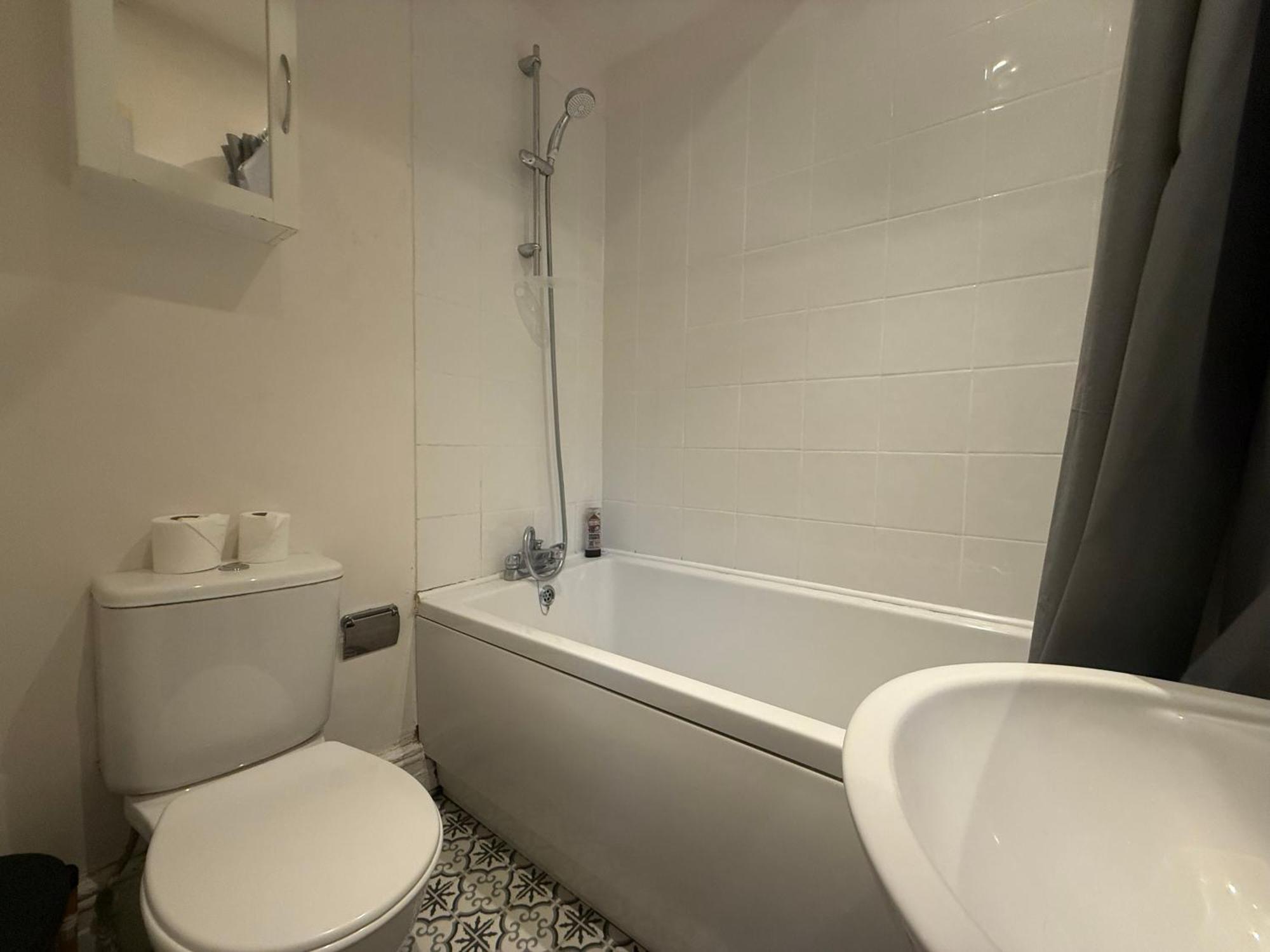 2 Bed Flat With Off Street-parking Bristol