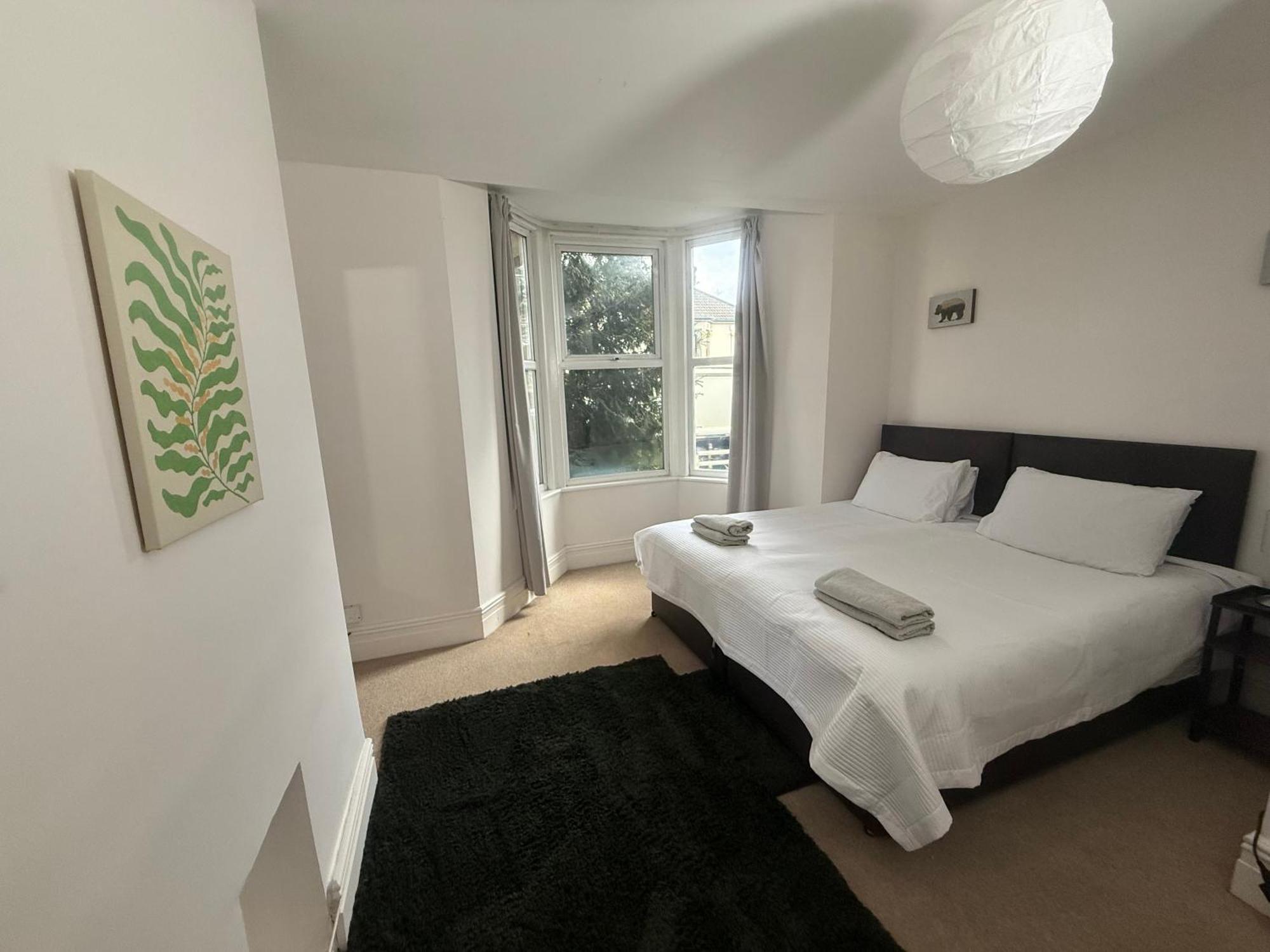Apartment 2 Bed Flat With Off Street-parking