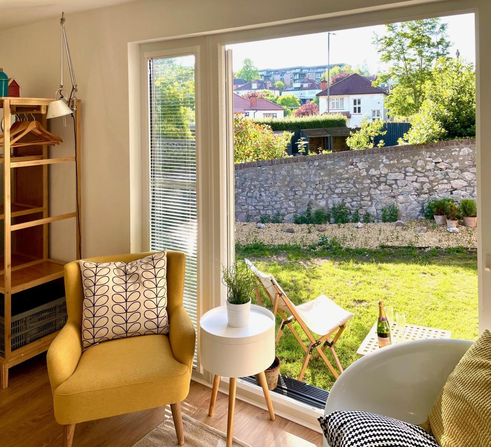 Redland Retreat, Cosy Garden For 2 Apartment *
