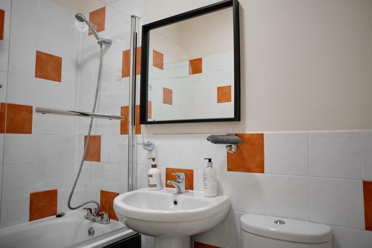 Apartment Located One Bedroom Bristol
