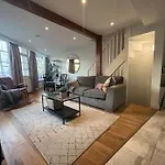 Quirky 3 Bedroom Town House In Clifton, Bristol